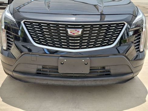 Used 2023 Cadillac XT4 Luxury w/ Cold Weather Package FWD image 3