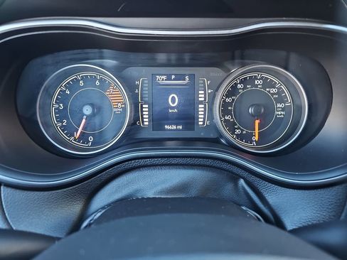 Used 2019 Jeep Cherokee Latitude Plus image 10