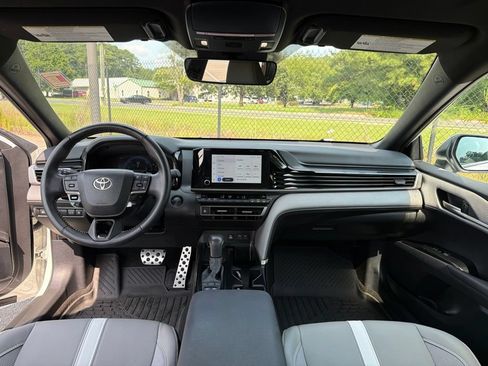 Used 2025 Toyota Camry SE w/ Convenience Package FWD image 8