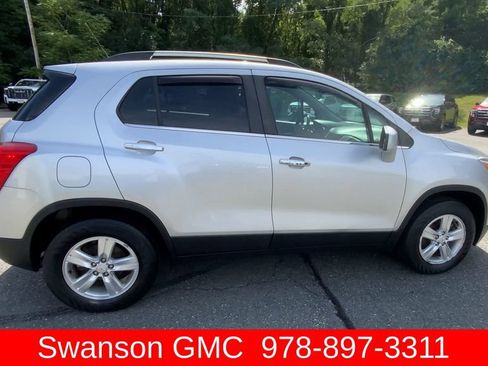 Used 2019 Chevrolet Trax LT w/ LT Convenience Package AWD/4WD image 10