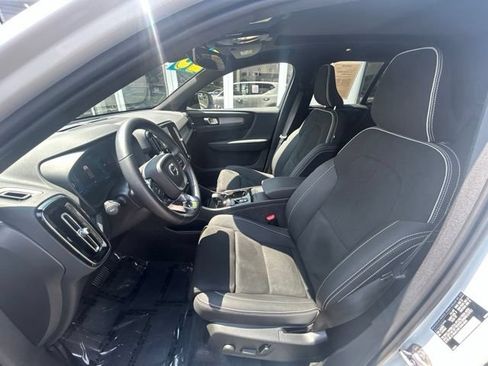 Certified 2025 Volvo XC40 B5 Plus AWD/4WD image 20