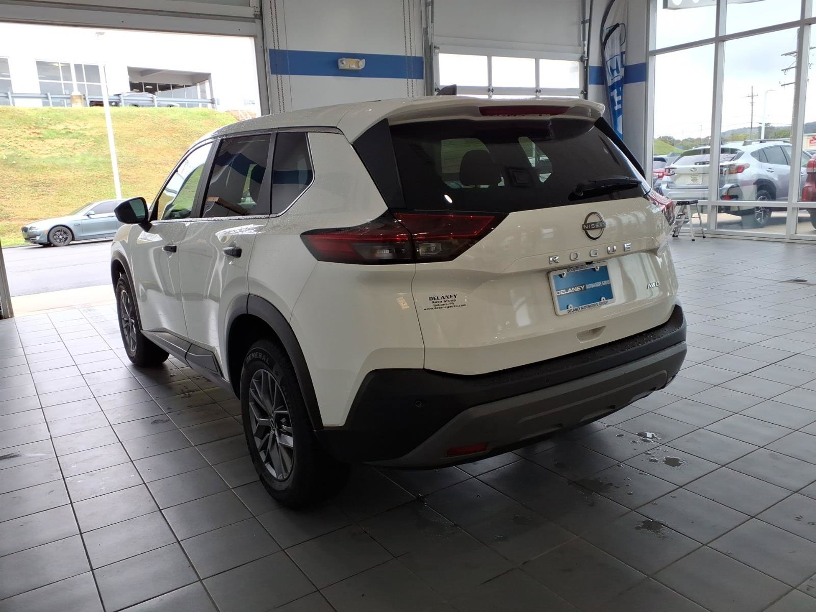 Used 2023 Nissan Rogue S AWD/4WD image 8