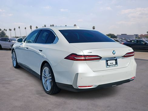 Used 2024 BMW 540i xDrive w/ Convenience Package image 7