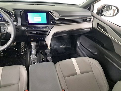 Used 2025 Toyota Camry SE image 17