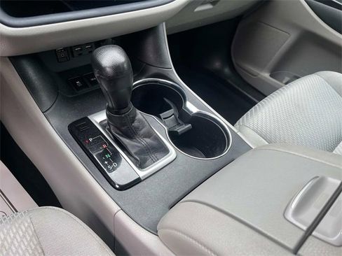 Used 2019 Toyota Highlander LE image 20