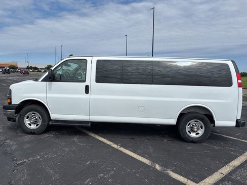 Used 2025 Chevrolet Express 3500 LT w/ LT Preferred Equipment Group RWD image 8
