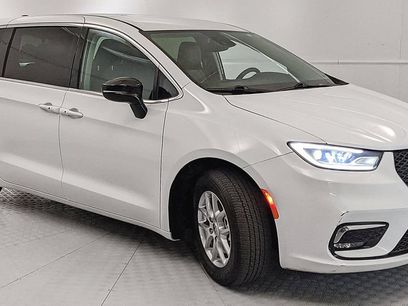 Used 2024 Chrysler Pacifica Touring-L