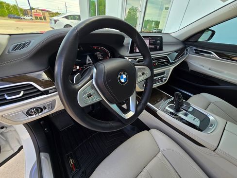 Used 2021 BMW 740i w/ Premium Package image 12