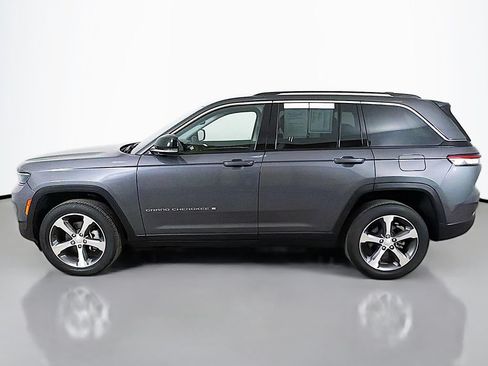 Used 2023 Jeep Grand Cherokee Limited AWD/4WD image 16