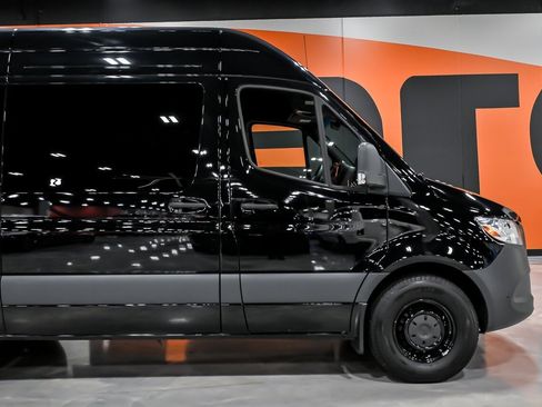 Used 2024 Mercedes-Benz Sprinter 2500 image 5
