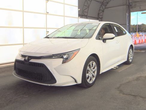 Used 2021 Toyota Corolla LE FWD image 4