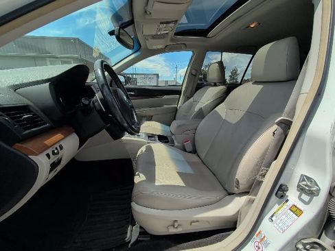 Used 2013 Subaru Outback 2.5i Limited w/ Moonroof Pkg AWD/4WD image 4