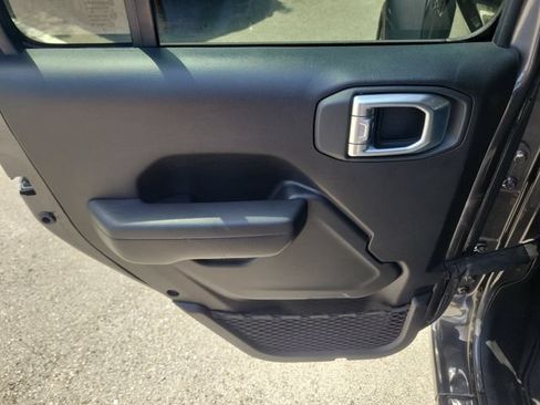 Used 2025 Jeep Wrangler Unlimited Sport AWD/4WD image 9