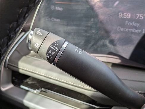 Certified 2025 Cadillac XT4 Premium Luxury image 28