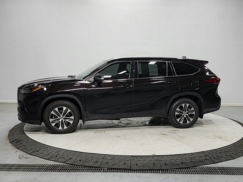 Used 2022 Toyota Highlander XLE image 4