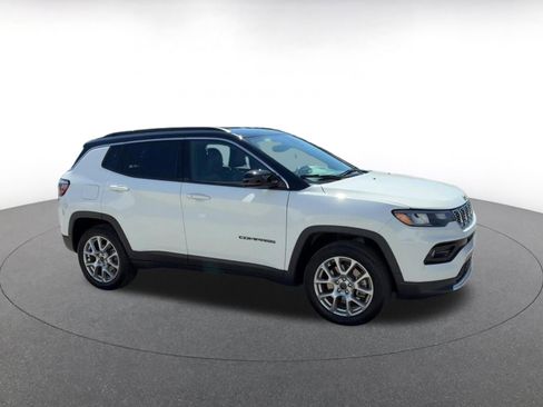 Used 2025 Jeep Compass Limited image 2