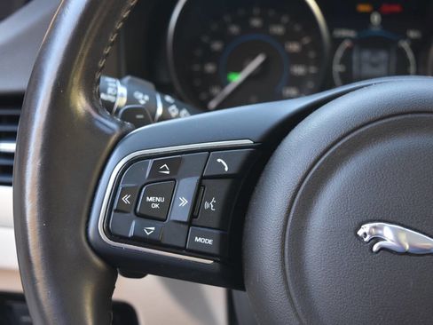 Used 2017 Jaguar XF Premium image 60