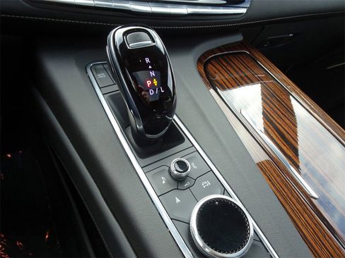 Used 2021 Cadillac Escalade Premium Luxury image 17