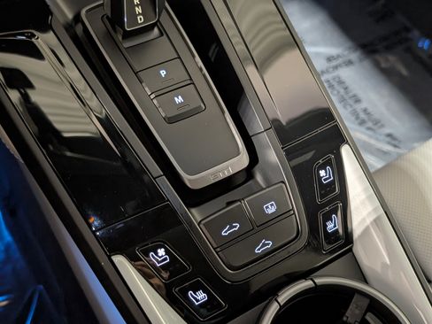 Certified 2025 Porsche 911 Carrera image 37