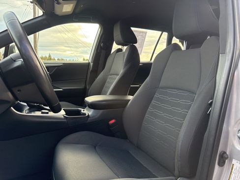 Used 2023 Toyota RAV4 SE w/ SE Grade Weather Package image 9