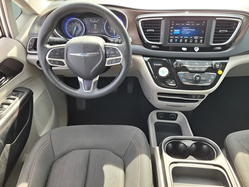 Used 2019 Chrysler Pacifica Touring Plus image 18