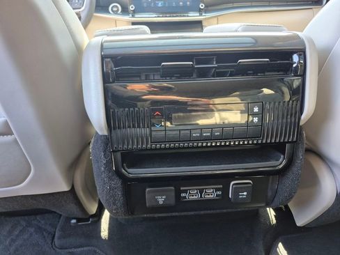 Used 2023 Jeep Wagoneer 2WD w/ Premium Group I image 13