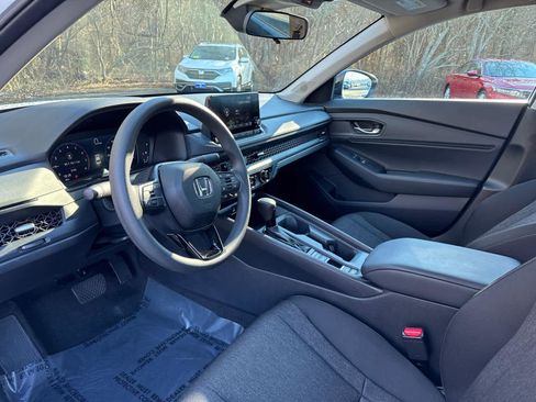 Used 2025 Honda Accord SE image 13