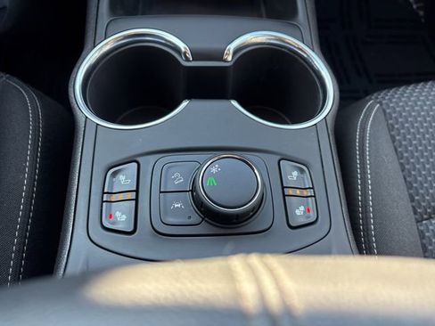 Used 2024 GMC Terrain SLE w/ Driver Convenience Package image 36