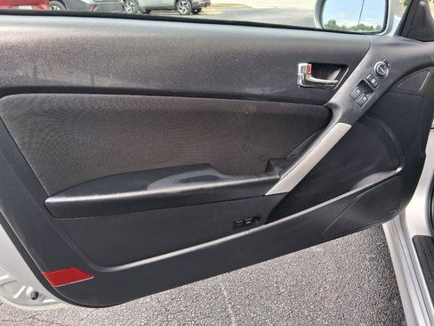 Used 2010 Hyundai Genesis 2.0T RWD image 15