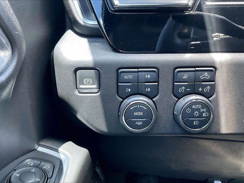 Used 2024 Chevrolet Silverado 1500 LTZ AWD/4WD image 32