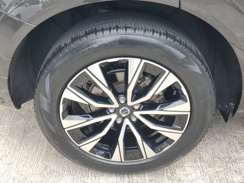 Certified 2024 Volvo XC60 B5 Plus w/ Protection Package Premier AWD/4WD image 7
