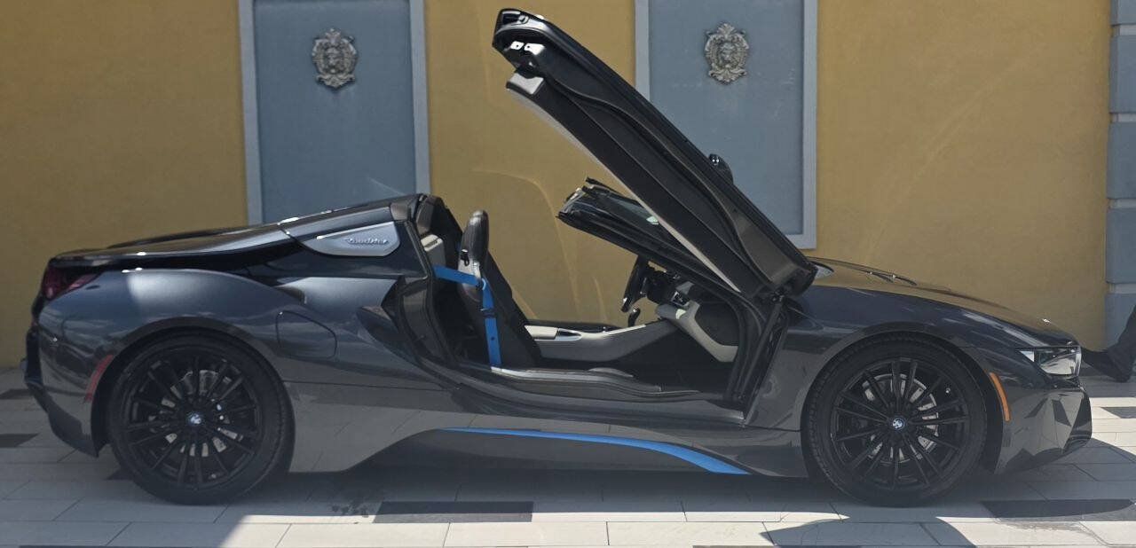 Used 2019 BMW i8 Roadster AWD/4WD image 1