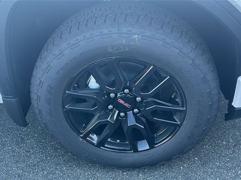 New 2026 GMC Sierra 1500 Elevation image 13