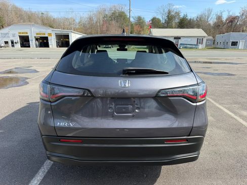 Used 2023 Honda HR-V LX image 9