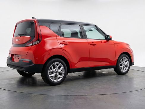 Used 2025 Kia Soul LX w/ LX Technology Package image 9