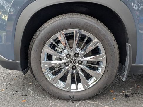 Used 2025 Toyota Grand Highlander AWD image 10