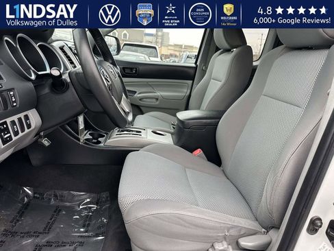 Used 2015 Toyota Tacoma 4x4 Access Cab V6 w/ TRD Sport Package image 10