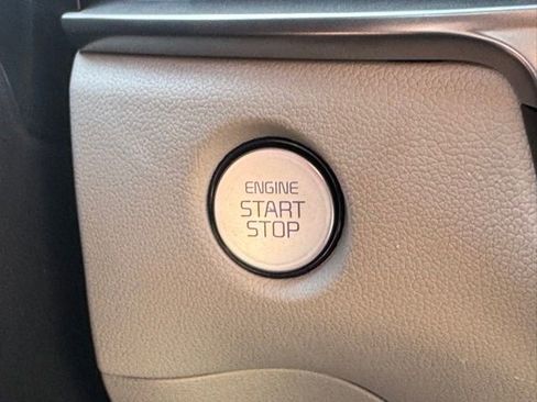 Used 2025 Kia Sorento S w/ Panoramic Sunroof Package image 21