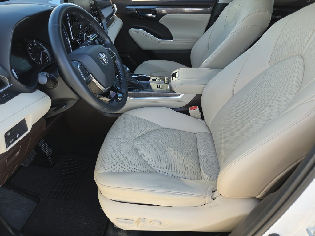 Used 2021 Toyota Highlander Limited FWD image 10