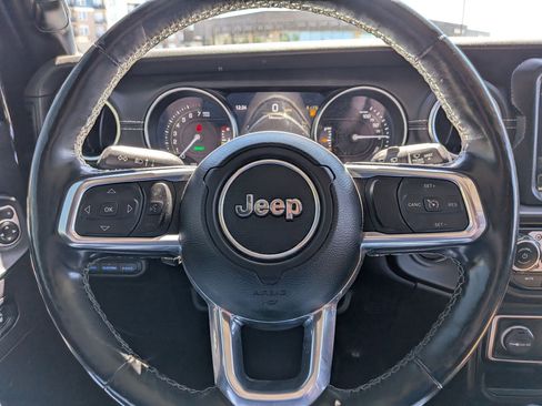 Used 2022 Jeep Wrangler Unlimited Sahara w/ Cold Weather Group AWD/4WD image 16
