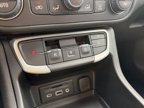 Used 2023 GMC Terrain SLT FWD image 27