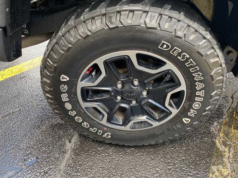 Used 2016 Jeep Wrangler Unlimited Rubicon AWD/4WD image 37