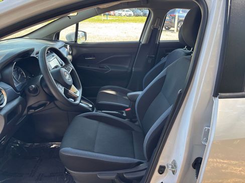 Used 2025 Nissan Versa SV FWD image 27