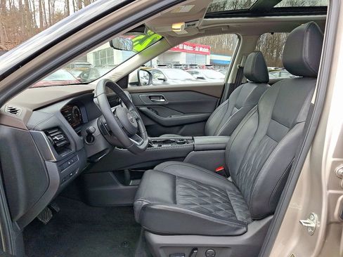 Used 2023 Nissan Rogue Platinum w/ Platinum Premium Package image 14