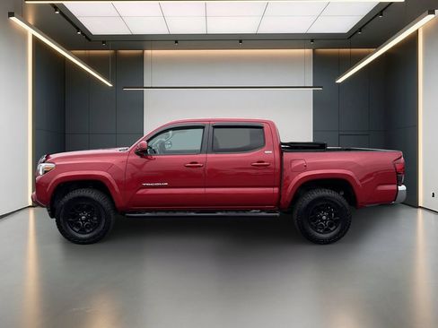 Used 2021 Toyota Tacoma SR5 AWD/4WD image 2