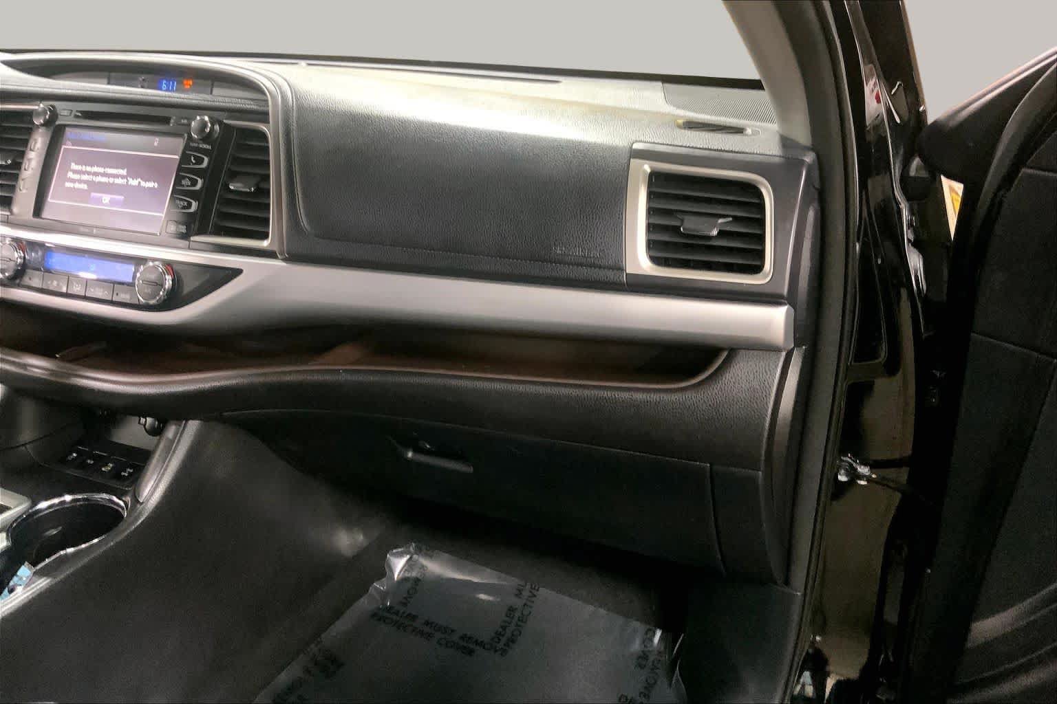 Used 2015 Toyota Highlander XLE AWD/4WD image 19