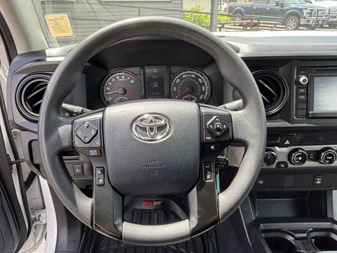 Used 2018 Toyota Tacoma SR AWD/4WD image 15