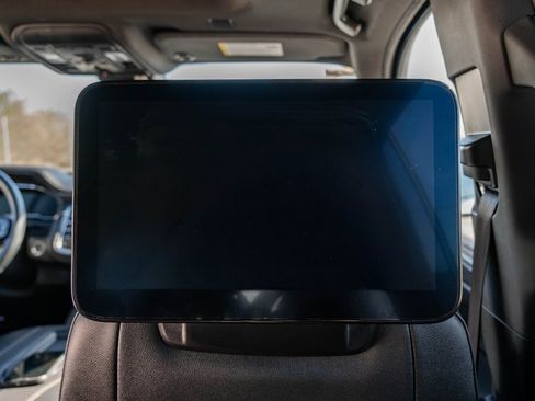 Used 2023 GMC Yukon XL SLT w/ SLT Premium Package image 19