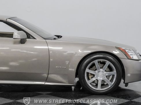 Used 2005 Cadillac XLR RWD image 29