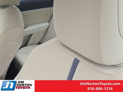 Used 2024 Toyota Camry LE w/ Convenience Package FWD image 17